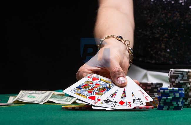 Poker - sada 500 žetonů v kovovém kufříku HQ 74932